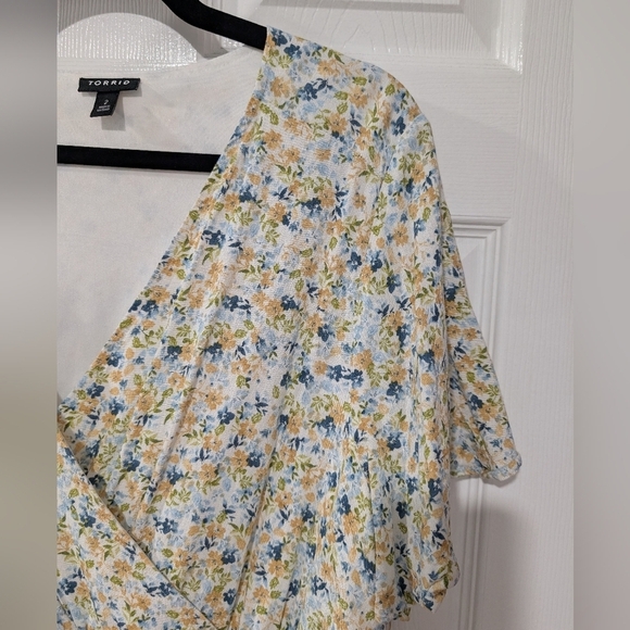 Torrid Sunshine Ditsy Floral Maxi Rayon Slub Surplice Wrap Dress in Size 2 18/20 - Picture 5 of 13